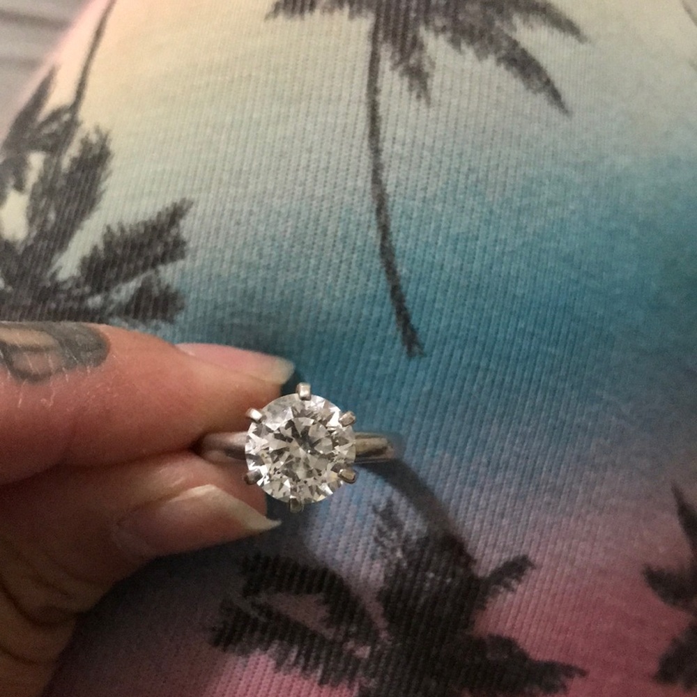 Sterling silver 2 ct cz ring